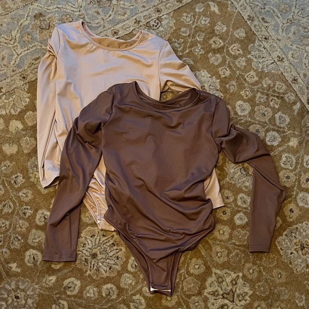 Lot of 2 snap-crotch bodysuits